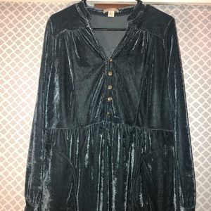 Velvet midi dress with buttons